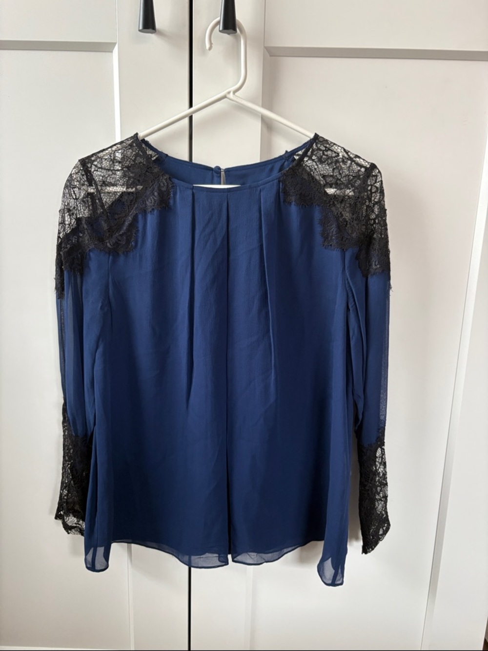 Alice & Olivia lace detailed blouse - size small